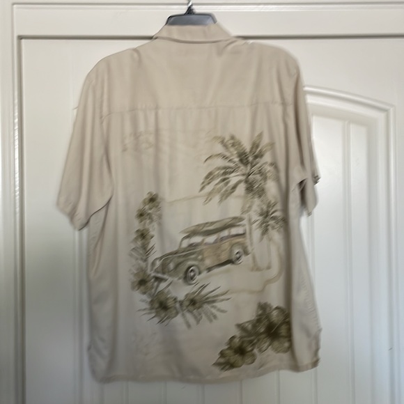 It’s a shirt in good condition and it’s used - Picture 2 of 3